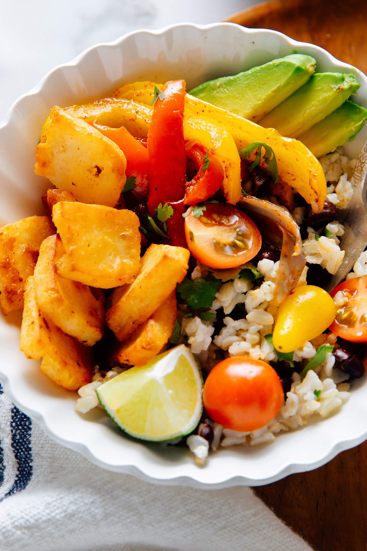 halloumi fajita bowl close-up