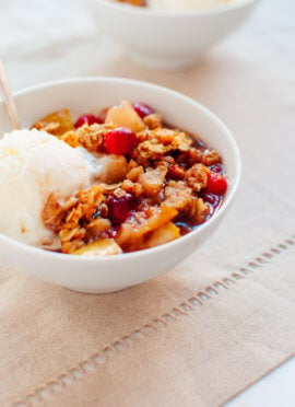 Gluten-free pear cranberry crisp