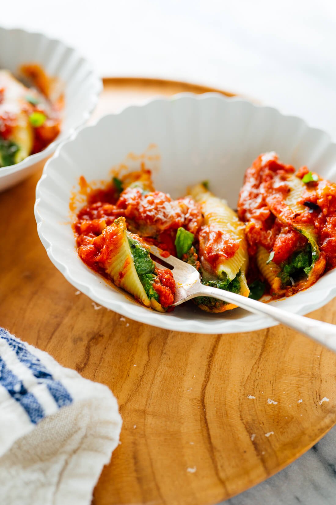 spinach-stuffed shells with marinara